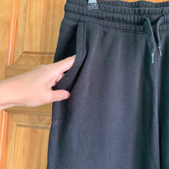 Boy’s size 14-16 Old Navy black sweatpants with elastic and drawstring waist - Picture 3 of 7
